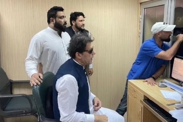 Pak SC orders immediate release of Imran Khan