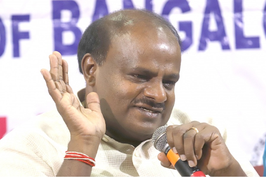 Kumaraswamy to be 'king' as BJP, Cong 'eye' post-poll alliance with JD(S): Sources