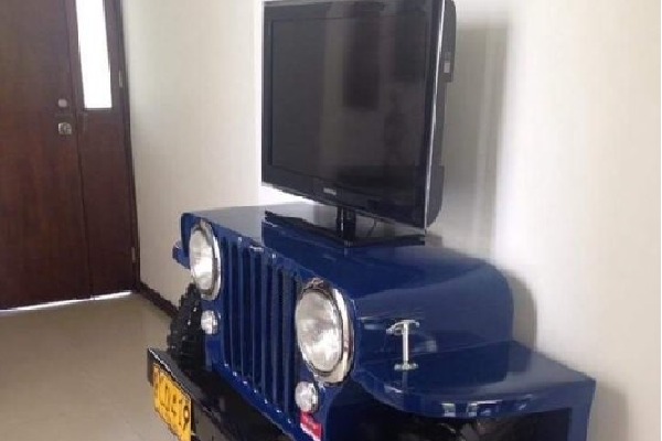 Man Uses Mahindra SUV Cut Out As TV Stand At Home Anand Mahindra Is Flattered