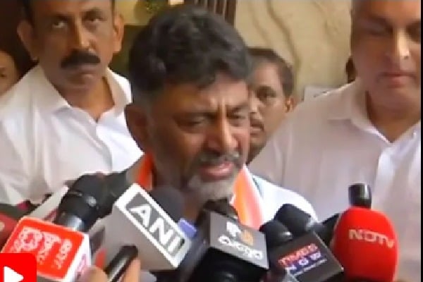 DK Shivakumar breaks down while speaking to media