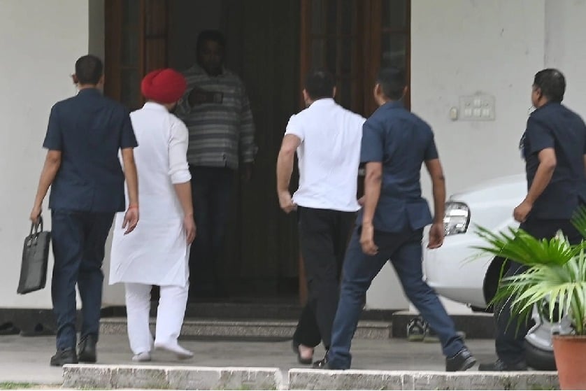 Rahul reaches Kharge's residence amid deliberations over new Karnataka CM