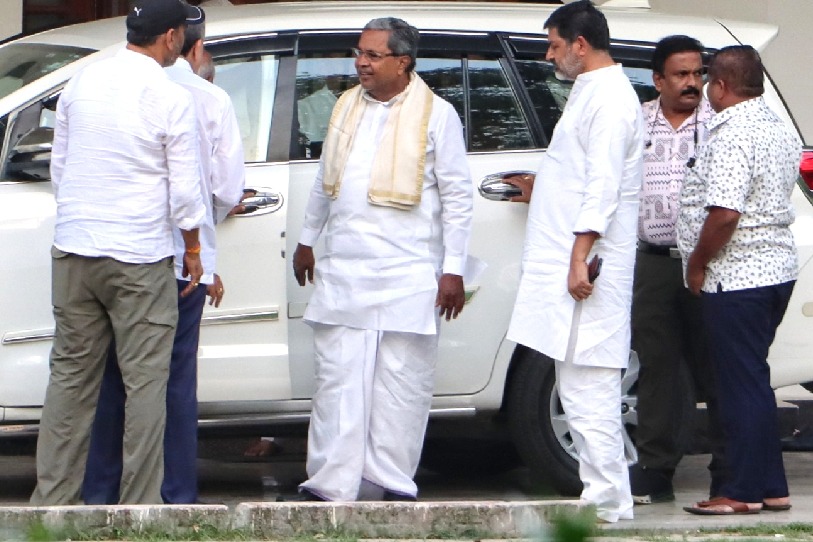 After Shivakumar, Siddaramaiah meets Kharge; announcement on new K'taka CM likely on Wed