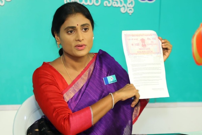 Sharmila demands KCR sign on affidavit over TSPSC exams