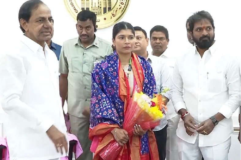 Telangana CM announces Rs 2 crore for Nikhat to prepare for Olympics