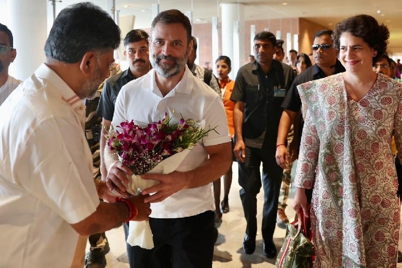 Rahul Gandhi, Priyanka arrive in Bengaluru for swearing-in ceremony