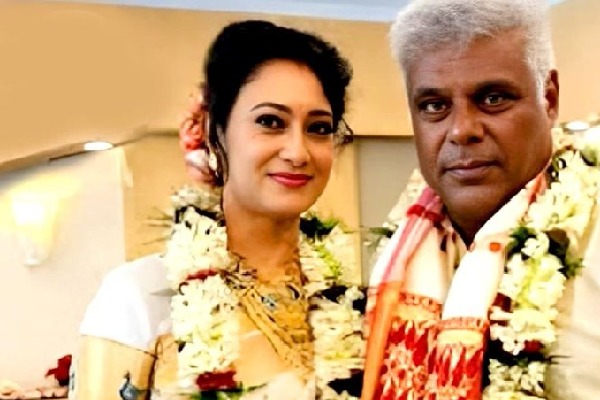 Ashish Vidyarthi weds Rupali Baruva in the age of 60