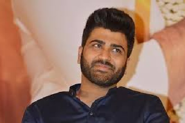 hero sharvanand met with accident