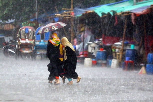Heavy rain lashes Hyderabad city 