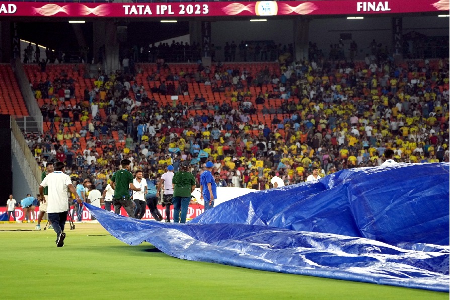 Rain delays IPL final start