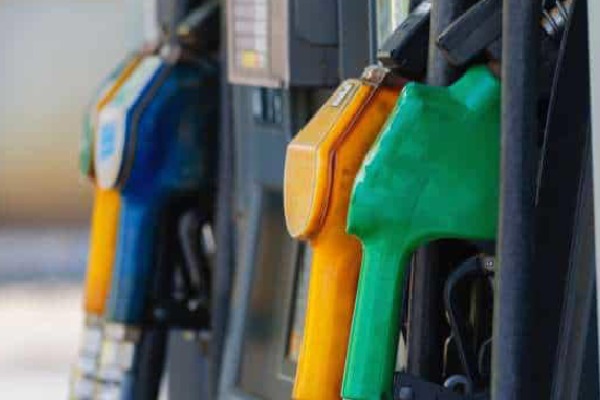 Nayara Energy sells petrol and diesel at Re 1 less than PSUs