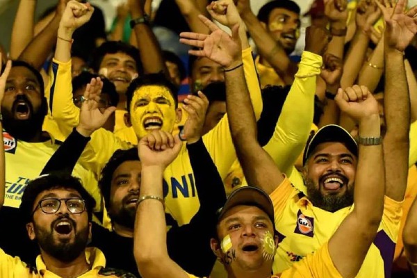 Viral videos of Chennai Super Kings fans celebrating 5th IPL triumph
