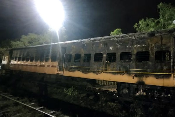 Fire breaks out in Alappuzha Kannur Express train 
