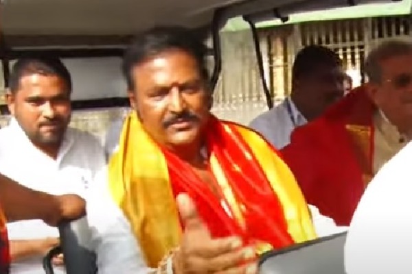 actor Mohan Babu refused to comment on Rajinikanths controversy in AP
