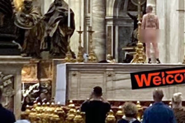 Man strips naked in Vatican church to protest against Ukraine war