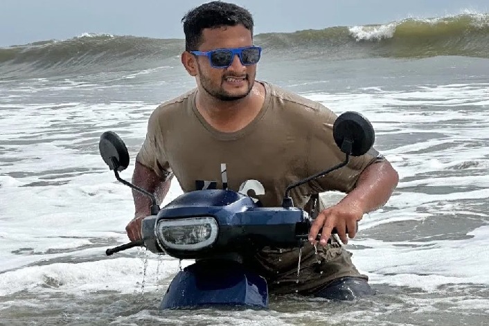 YouTuber rides Ola S1 Pro electric scooter into sea to test durability