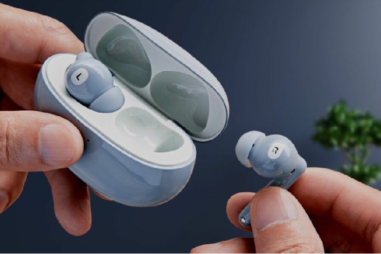 Gorakhpur boy loses hearing ability after using wireless earphones for long hours 