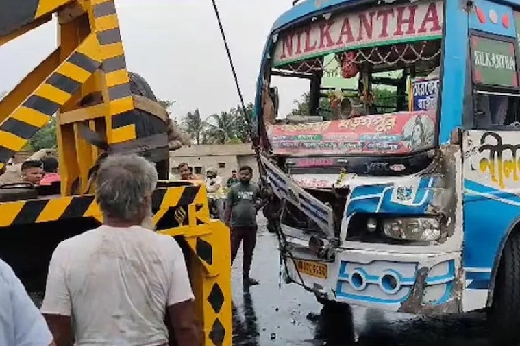 Bus carrying passengers from Balasore crash site meets with accident in Bengal
