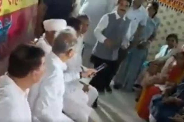 Rajastan CM Ashok Gehlot gets angry and throws Mike