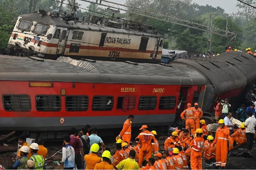 NDRF employee in coramandal express quick reaction after train accident