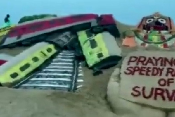 Sand sculptor Sudarshan replicates fatal train accident in Puri beach