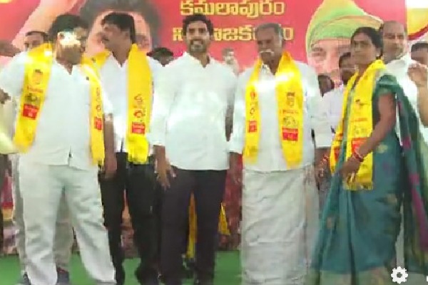 Kamalapuram leaders joins TDP under Nara Lokesh presence 