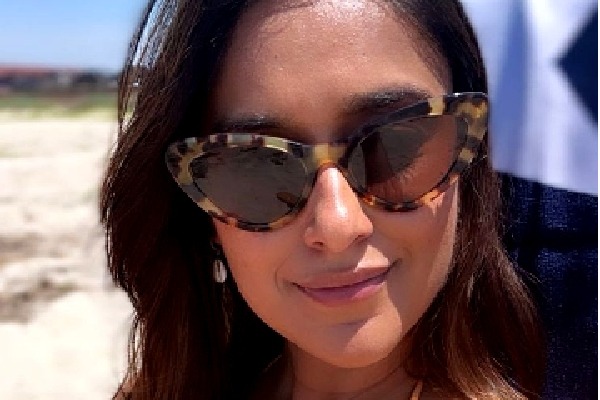 Ileana D'Cruz & her 'baby nugget' enjoy soaking up some sun at beach