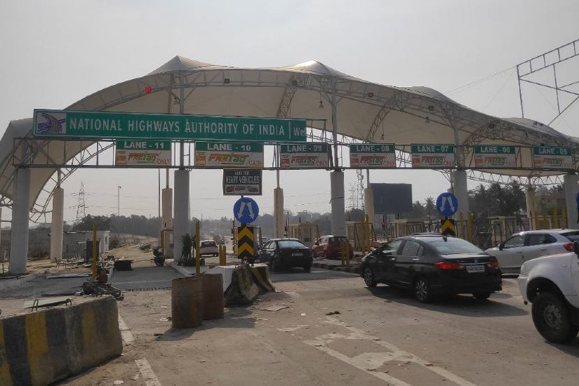Toll gate employee killed by four men over failure to open the gates in time