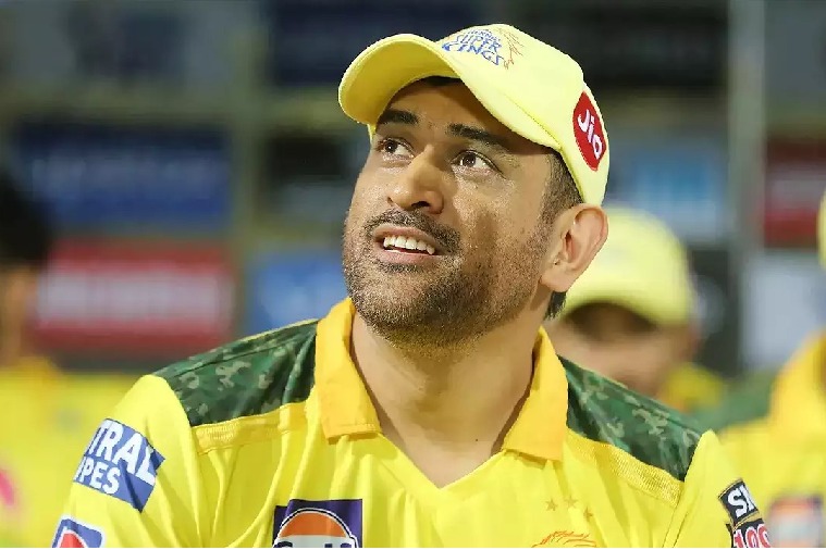 MS Dhoni couldve still played for India if he Wasim Akrams brave claim on CSK captain