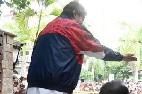 Big B reveals why he greets fans bare feet: 'My well wishers are my temple'