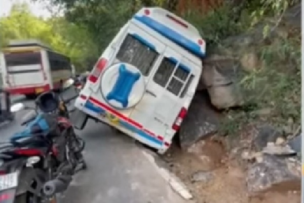 Tempo hits hill rock on Tirumala ghat road