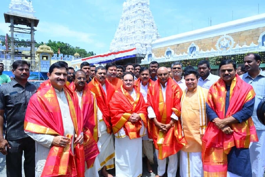 J.P. Nadda offers prayers at Tirumala temple