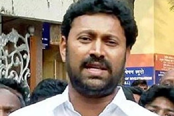 CBI grills Kadapa MP Avinash Reddy for 7 hrs in Viveka murder case