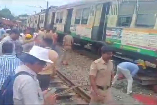 EMU derailed in Chennai