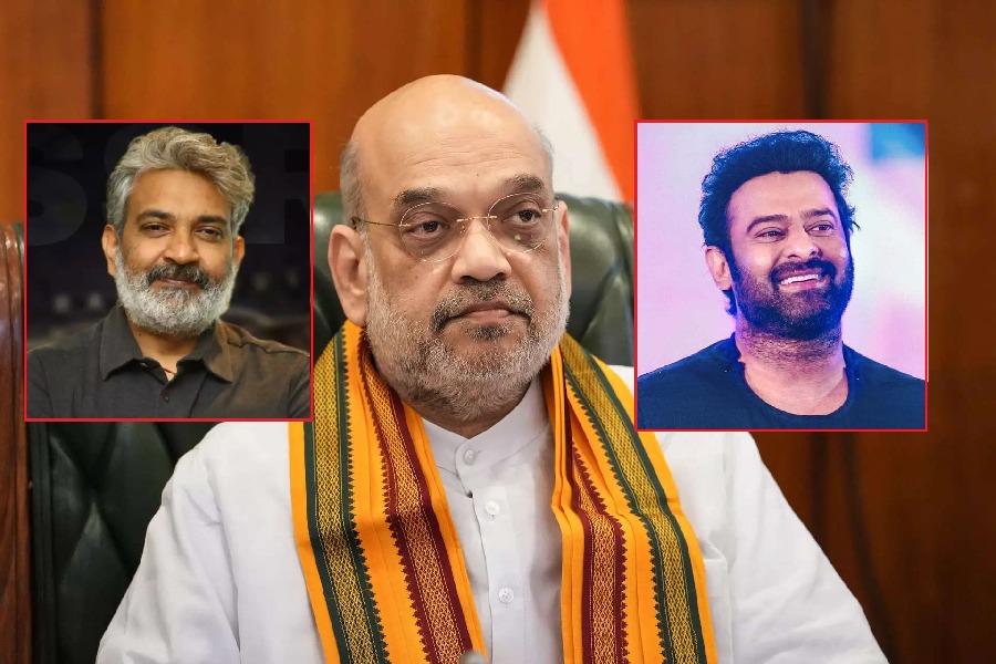 amit shah will meet director ss rajamouli and prabhas in hyderabad