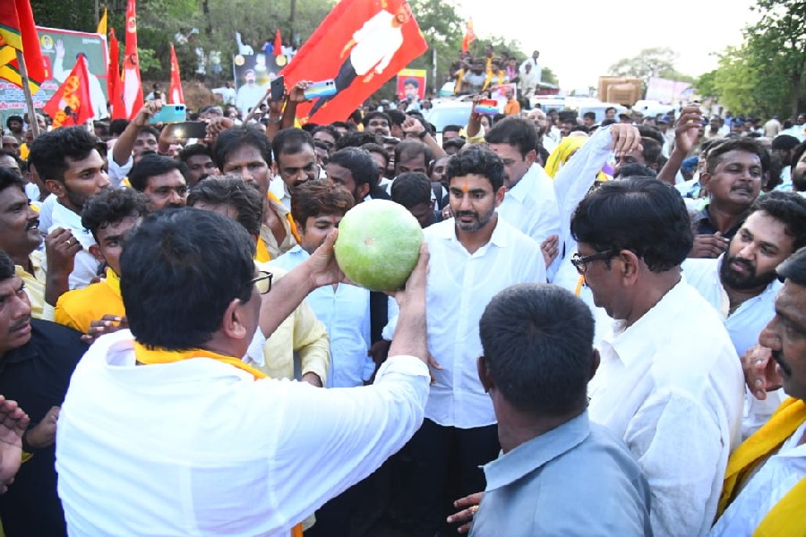 Lokesh Yuvagalam Padayatra enters Nellore district 
