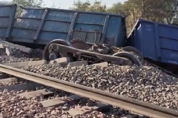 Goods train derailment hits rail traffic on Vizag-Vijayawada route