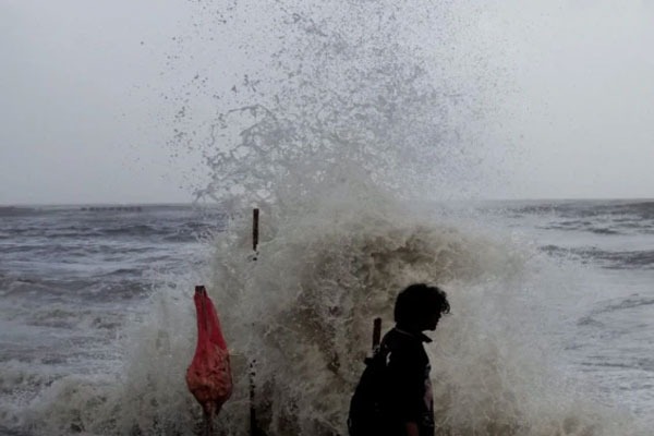 Cyclone Biparjoy affect Heavy rain in Gujarat 
