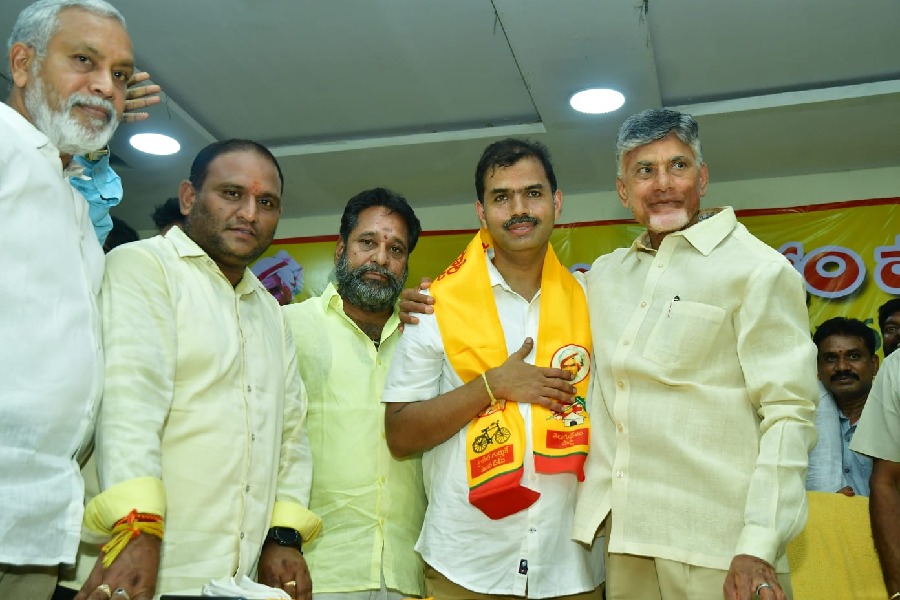 leaders joining in tdp in the presence of chandrababu