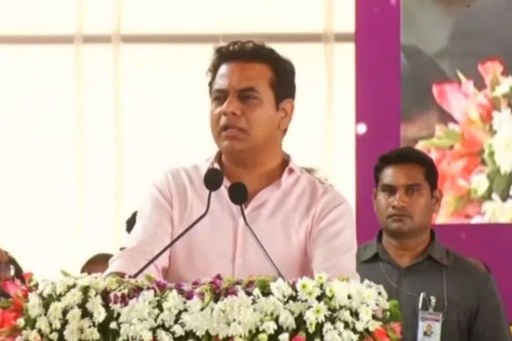 ktr said that if kcr was not born in siddipet telangana state would not have come