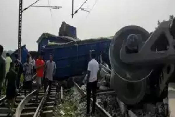 Four wagons of goods train derail in Odisha