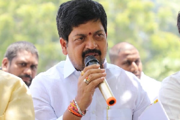 Kollu Ravindra made allegations on YCP leaders 