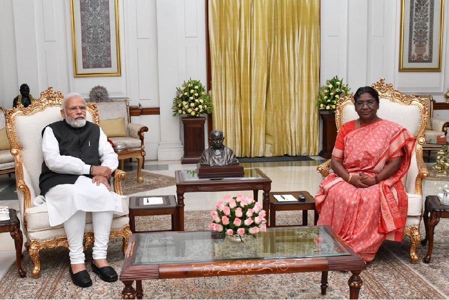 PM Modi wishes President Droupadi Murmu on her birthday