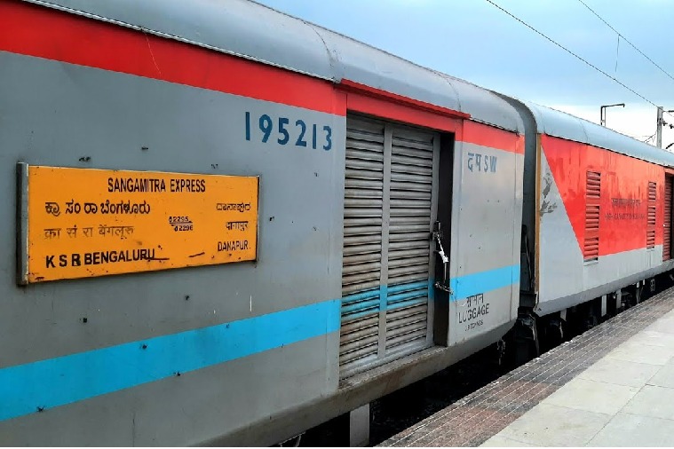 Sanghamitra Express escapes major acidend