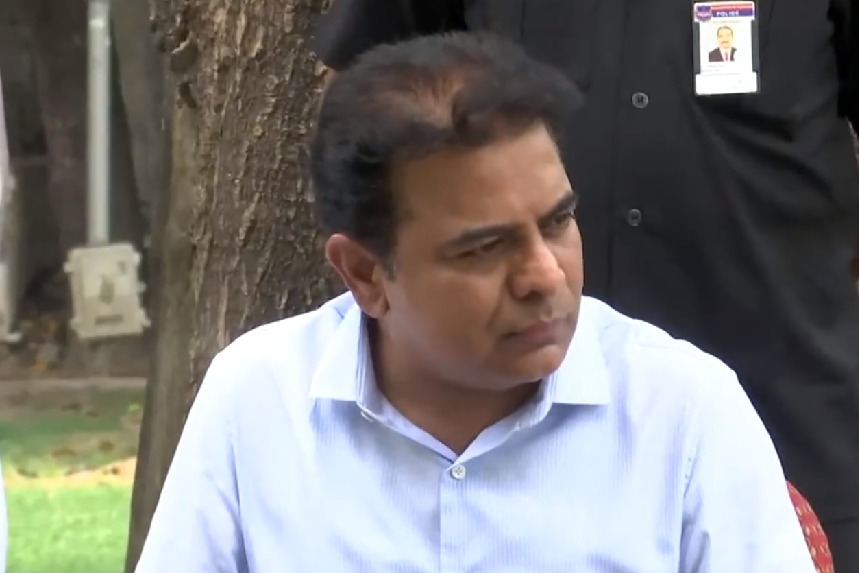 minister ktr comments on national politics and opposition parties meet