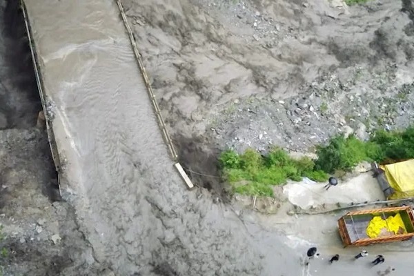 Flash Flood In Himachal Pradesh Leaves Over 200 Tourists and Locals Stranded