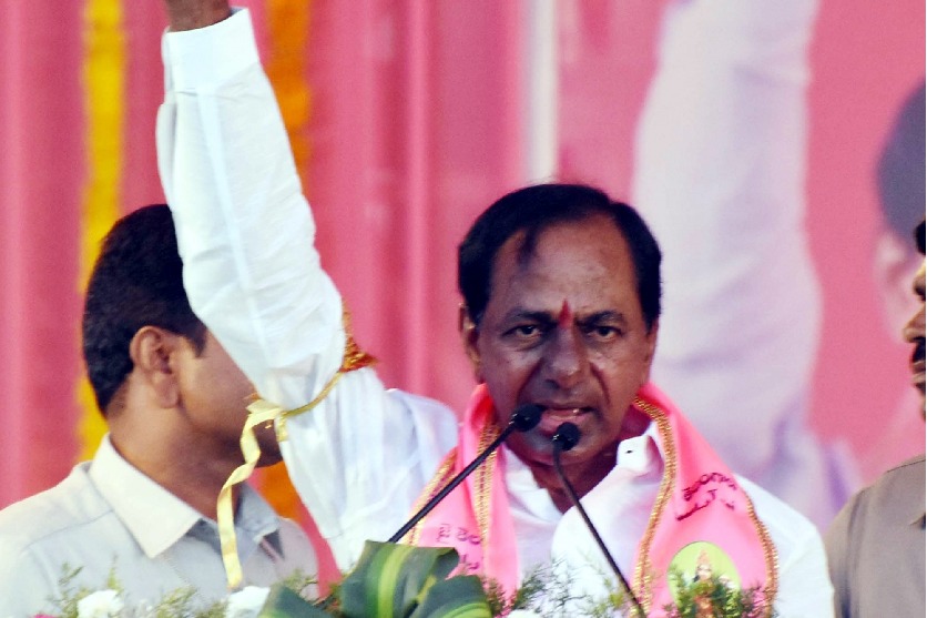 Shunned by Maha parties, Telangana CM KCR seeks solace in Lord Vitthal & Rukmini