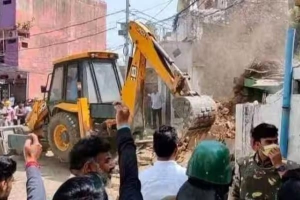 Bulldozer action against rape murder accused in UPs Fatehpur vedio