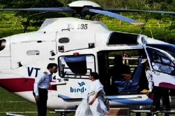 Helicopter on boarded Mamata Banerjee made emergency landing 
