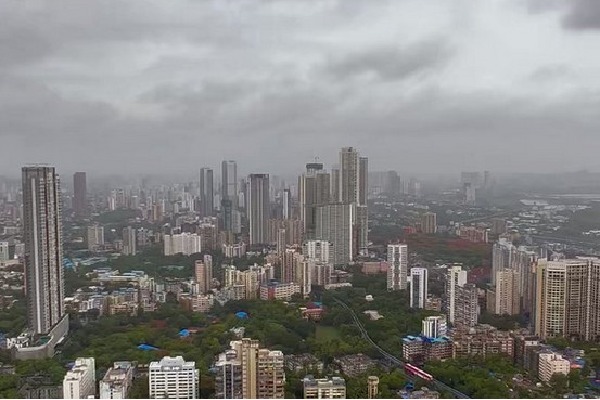 Heavy rains lashes Mumbai and Thane 