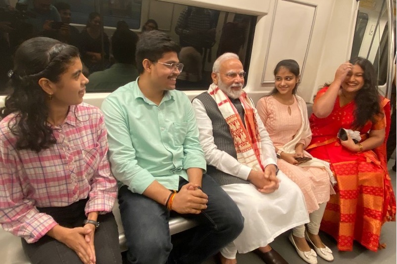 Modi travels in Delhi metro